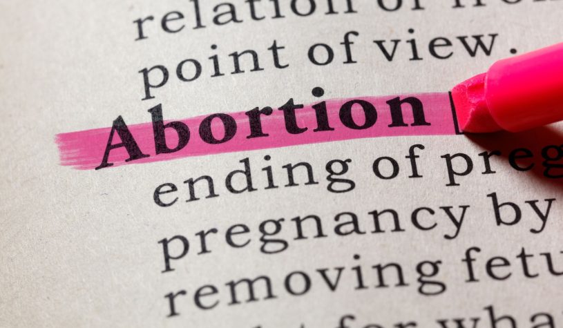 Aborto in Costituzione: l’ok del Lussemburgo, il via in Spagna. Cosa sta cambiando?