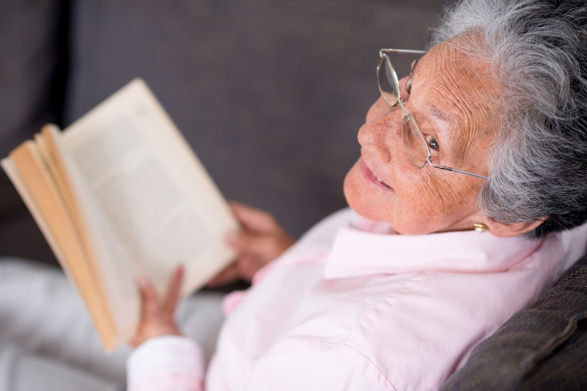 “Addio caro marito”, quando la vedovanza diventa (scientificamente) un sollievo