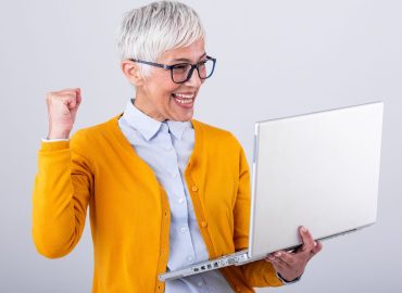 La “Silver revolution” digitale: gli anziani trainano la crescita della rete in Italia