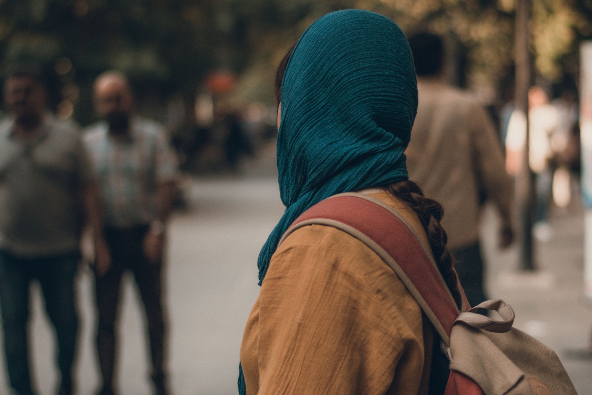 Scandalo nei collegi d’élite britannici in Medio Oriente: “Insegnano a picchiare le mogli”