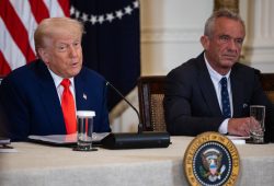 Trump e la macchina natalista, addio anticoncezionali e fecondazione assistita