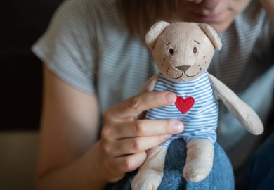 “Ho partorito i bambini delle altre mentre perdevo i miei”, Vittoria e la storia di Resilia
