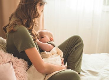 Allattamento, il grande vuoto della medicina: perché non esiste la “Lattologia”?