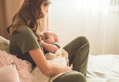 Allattamento, il grande vuoto della medicina: perché non esiste la “Lattologia”?