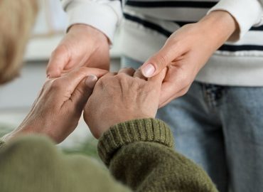 Colf e badanti, ne serviranno oltre 2,2 milioni entro il 2029