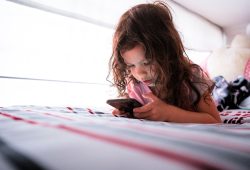 Boom di minori sfruttati online: +50% negli ultimi cinque anni