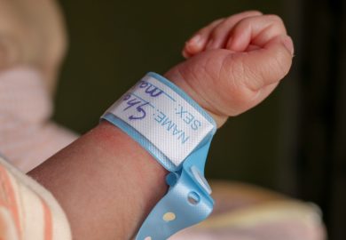 Doppio cognome in Italia: perché la tradizione resiste nonostante il cambio della legge?