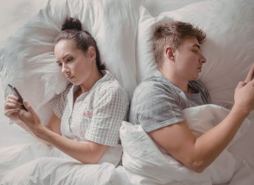 Perché l’umanità sta smettendo di fare figli (e perché la tecnologia è il nuovo profilattico)