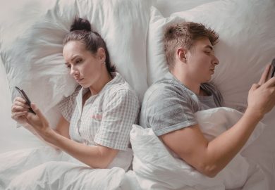 Perché l’umanità sta smettendo di fare figli (e perché la tecnologia è il nuovo profilattico)