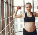 Movimento in gravidanza? Stare meno sedute dimezza i rischi per mamma e bambino