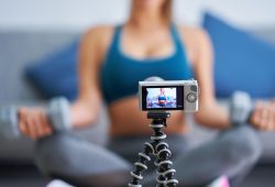 Fitinfluencer, perché fanno “male” alla salute mentale dei giovani: lo studio