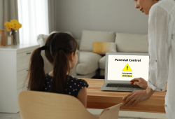Genitori oggi? Discreti, ma con il parental control acceso