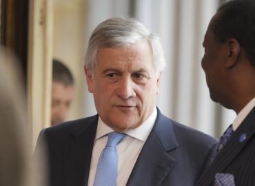 Tajani: “Se facciamo più figli possiamo ridurre il numero dei migranti regolari”