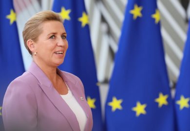Frederiksen: “Social media? Preferirei che mio figlio fumi”