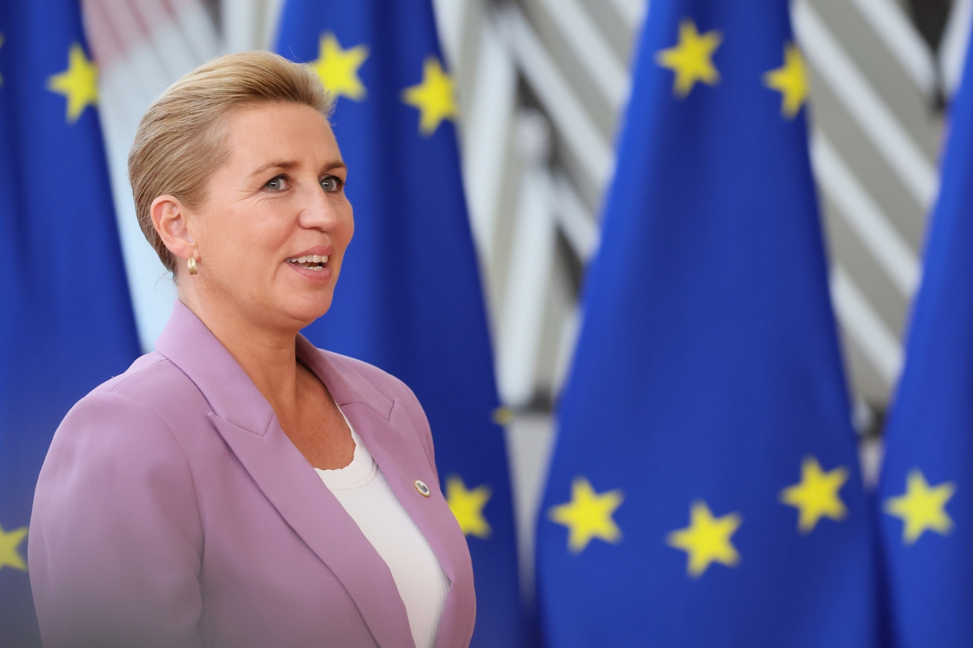Frederiksen: “Social media? Preferirei che mio figlio fumi”