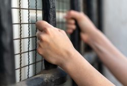 Svezia, verso il carcere ai 13enni. L’esperto: “Non vogliono essere delinquenti, cercano posto nel mondo”