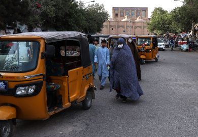 Arrestate in massa perché “indossano l’hijab in modo improprio”, proteste e morti a Herat