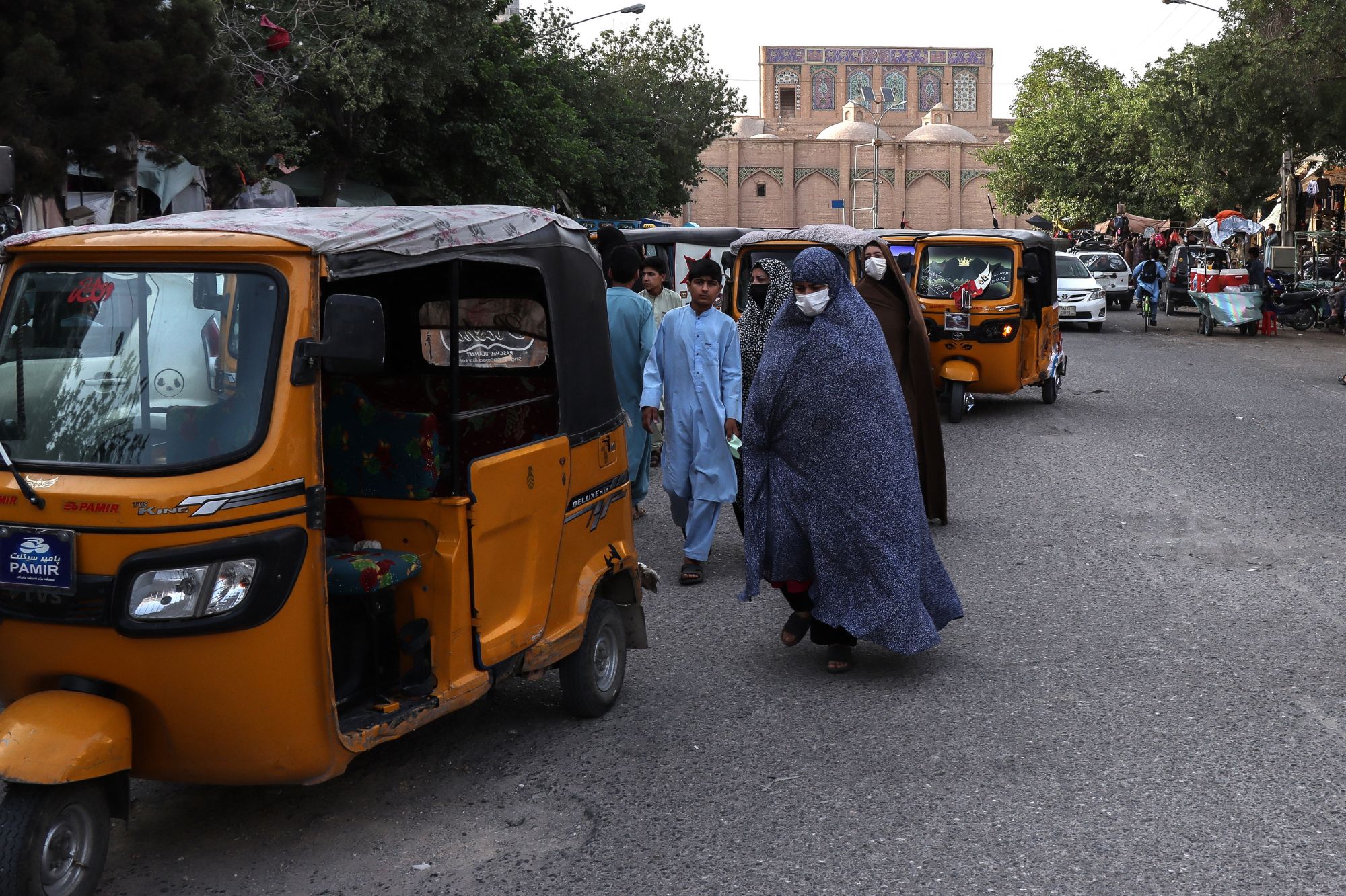 Arrestate in massa perché “indossano l’hijab in modo improprio”, proteste e morti a Herat