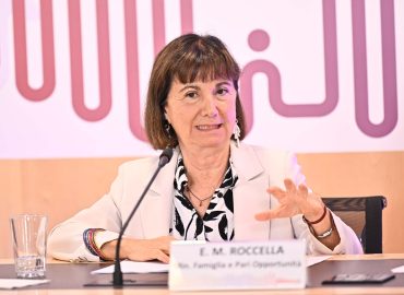 Crisi demografica, per Roccella è prima di tutto culturale: “Si è diffusa una ostilità culturale verso la famiglia”