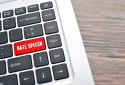 Più della metà dei giovani è esposto a contenuti ostili o denigratori online