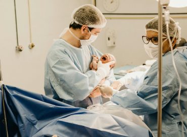Emorragia post-parto, da Oxford arriva il protocollo “Motive” e il metodo 5-in-1