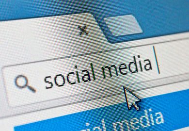 Divieto social in UK: i limiti della norma, il cattivo esempio dei genitori e “quell’algoritmo che uccide”