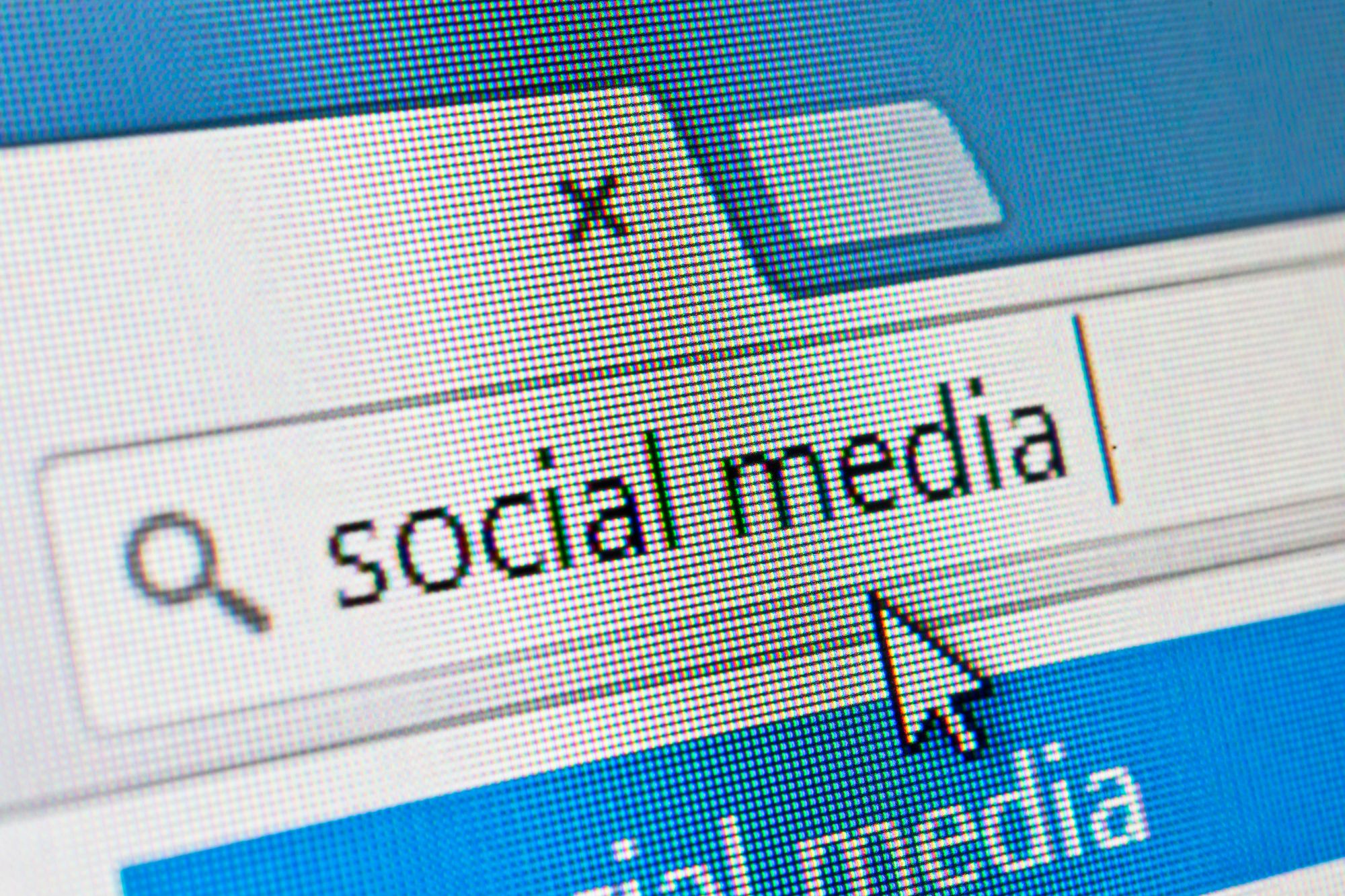 Divieto social in UK: i limiti della norma, il cattivo esempio dei genitori e “quell’algoritmo che uccide”