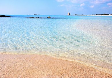 Riusciresti a stare in vacanza senza smartphone per una settimana? Airbnb ti sfida