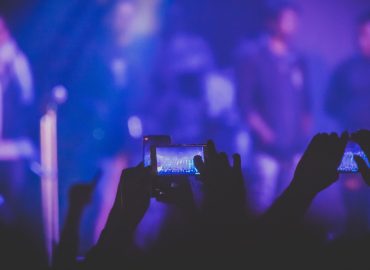 “Non possiamo fidanzarci o avere figli”: cosa si nasconde dietro il successo delle band K-Pop