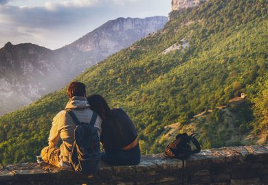 Wildflowering, cos’è il dating che sfida le regole della modernità nell’estate 2026