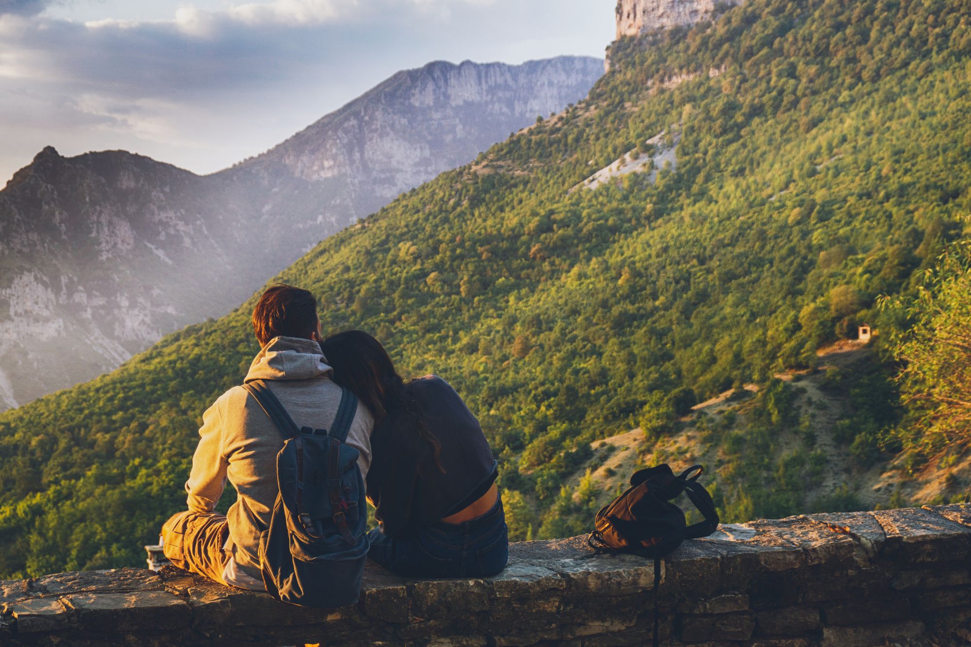 Wildflowering, cos’è il dating che sfida le regole della modernità nell’estate 2026