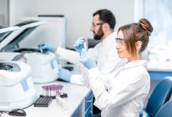 Procreazione assistita, la rivoluzione dell’Ai e dei “messaggi segreti” delle cellule