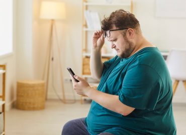 Un’ora e mezza di sonno in meno, mezzo chilo in più: la scoperta della Columbia University