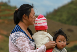 Il Vietnam ora paga per far nascere il secondo figlio