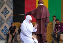 Sesso fuori dal matrimonio, in Indonesia ti costa 100 frustate