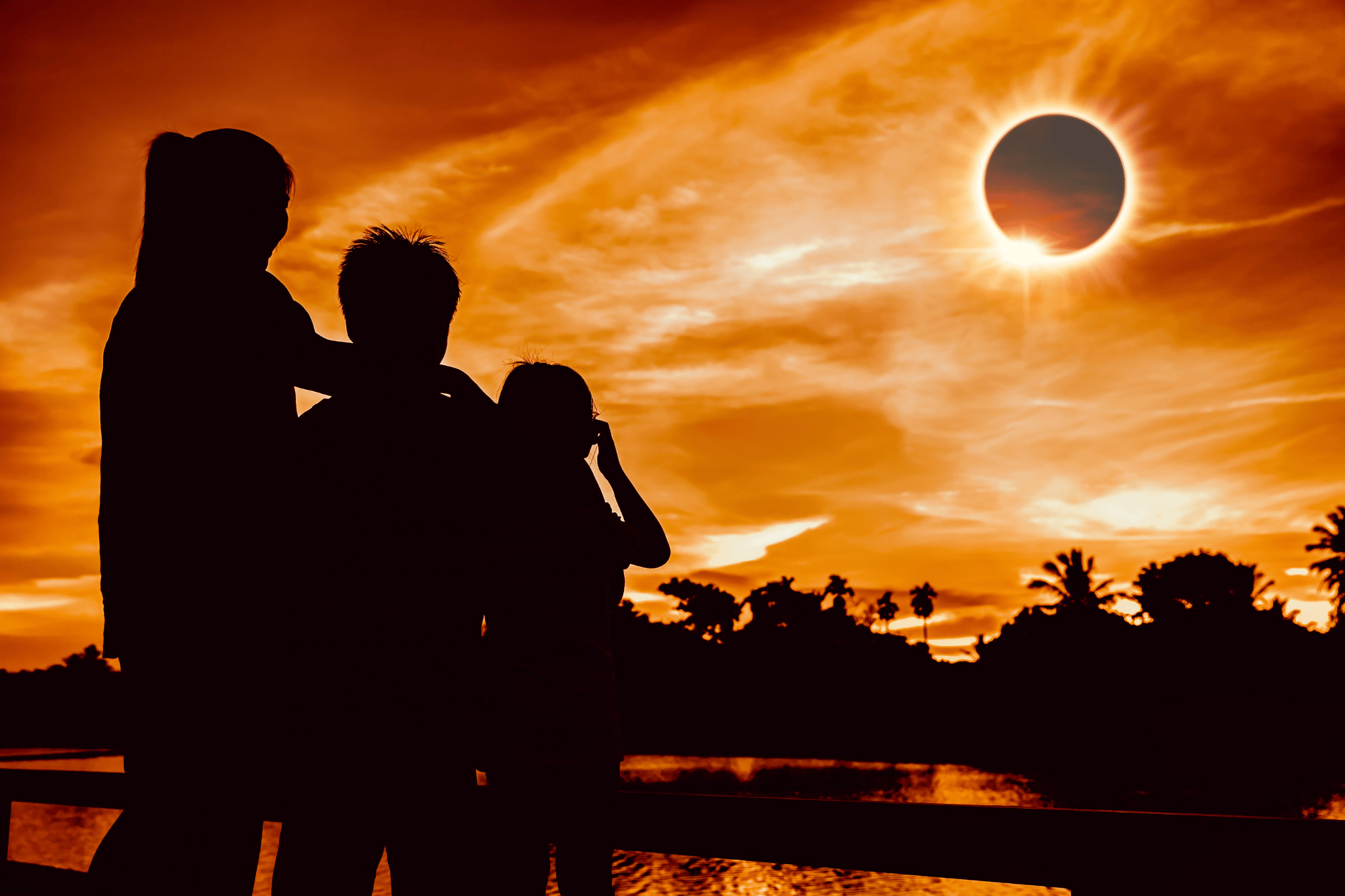 Eclissi con i bambini, il cielo diventa un gioco: ma gli occhi vanno protetti