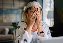 Menopausa, come la violenza fisica e psicologica “spegne” la fertilità femminile