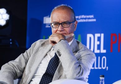 Valditara: “Burqa vietato e corsi di italiano obbligatori”, un confronto con gli altri Paesi europei