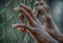Minorenni in carcere: aumentati del +52,5% dopo il Decreto Caivano