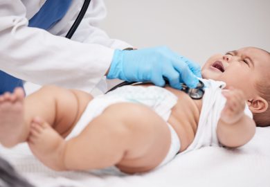 Culle vuote e assenza di medici: muore una neonata perché “non c’è il dottore”