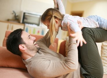 La crisi del “padre di famiglia”: non c’entrano le femministe ma l’economia
