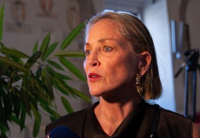 “È ridicolo”, Sharon Stone svela la reazione dell’ex marito dopo la diagnosi di due tumori al seno