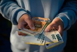 Perché investire sui ventenni triplica il benessere di tutti