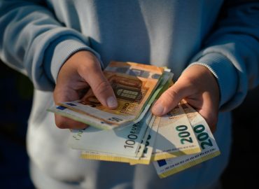 Perché investire sui ventenni triplica il benessere di tutti