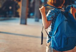 Crolli sfiorati, aule sauna e cantieri lumaca: in che condizioni sono le scuole italiane?