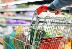 Dai funerali fino alla spesa alimentare, perché in Italia paghiamo a rate?