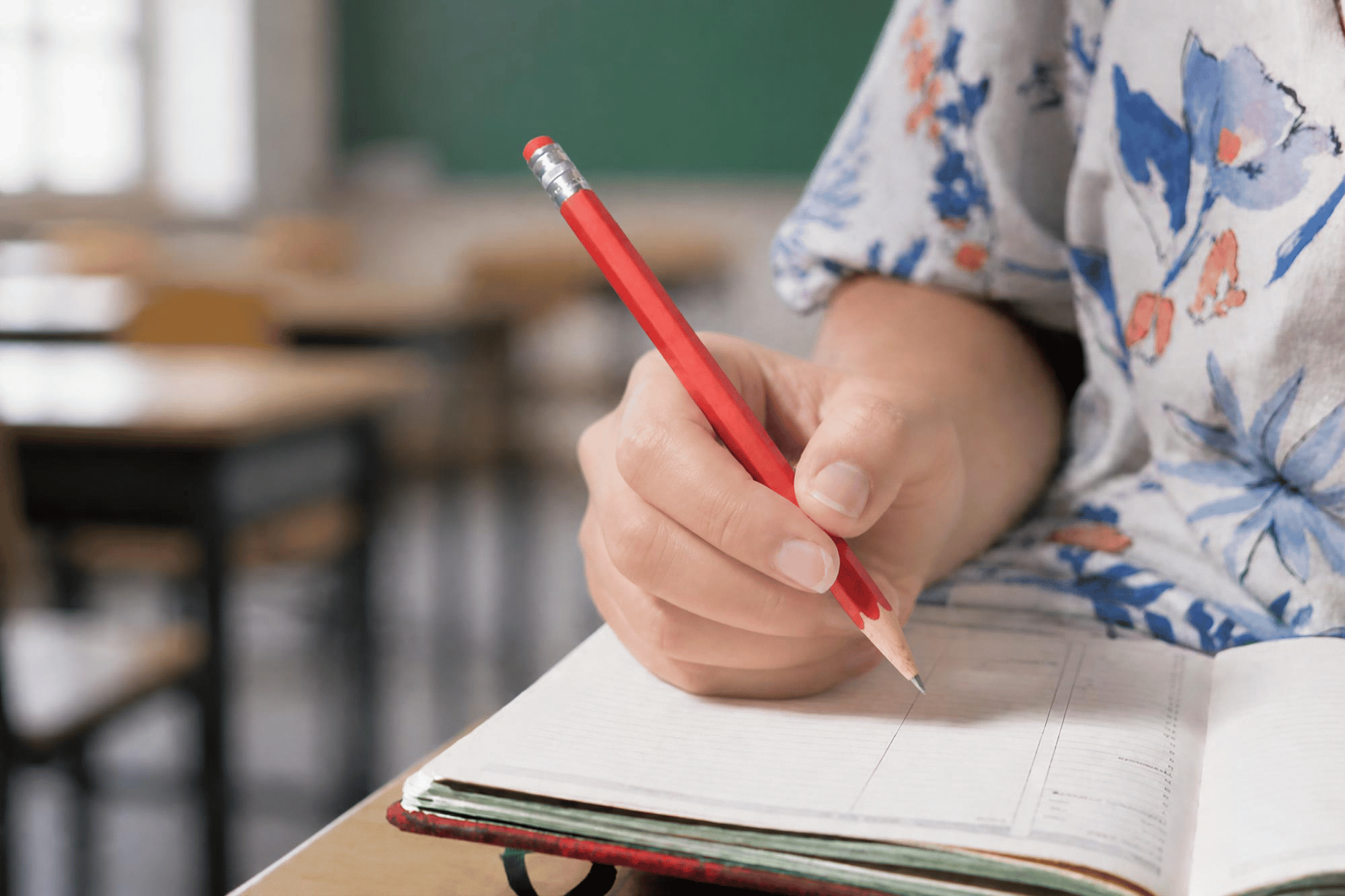 Basta compiti ‘a comparsa’ sul registro: Valditara riscopre il diario e spalma le verifiche