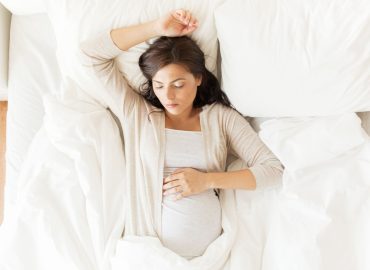 Dormire male in gravidanza aumenta il rischio di obesità nei figli