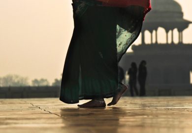 “Correre a piedi nudi per due libri non è eroismo, è un fallimento sociale”: il caso Ramabai Ranveer divide il web