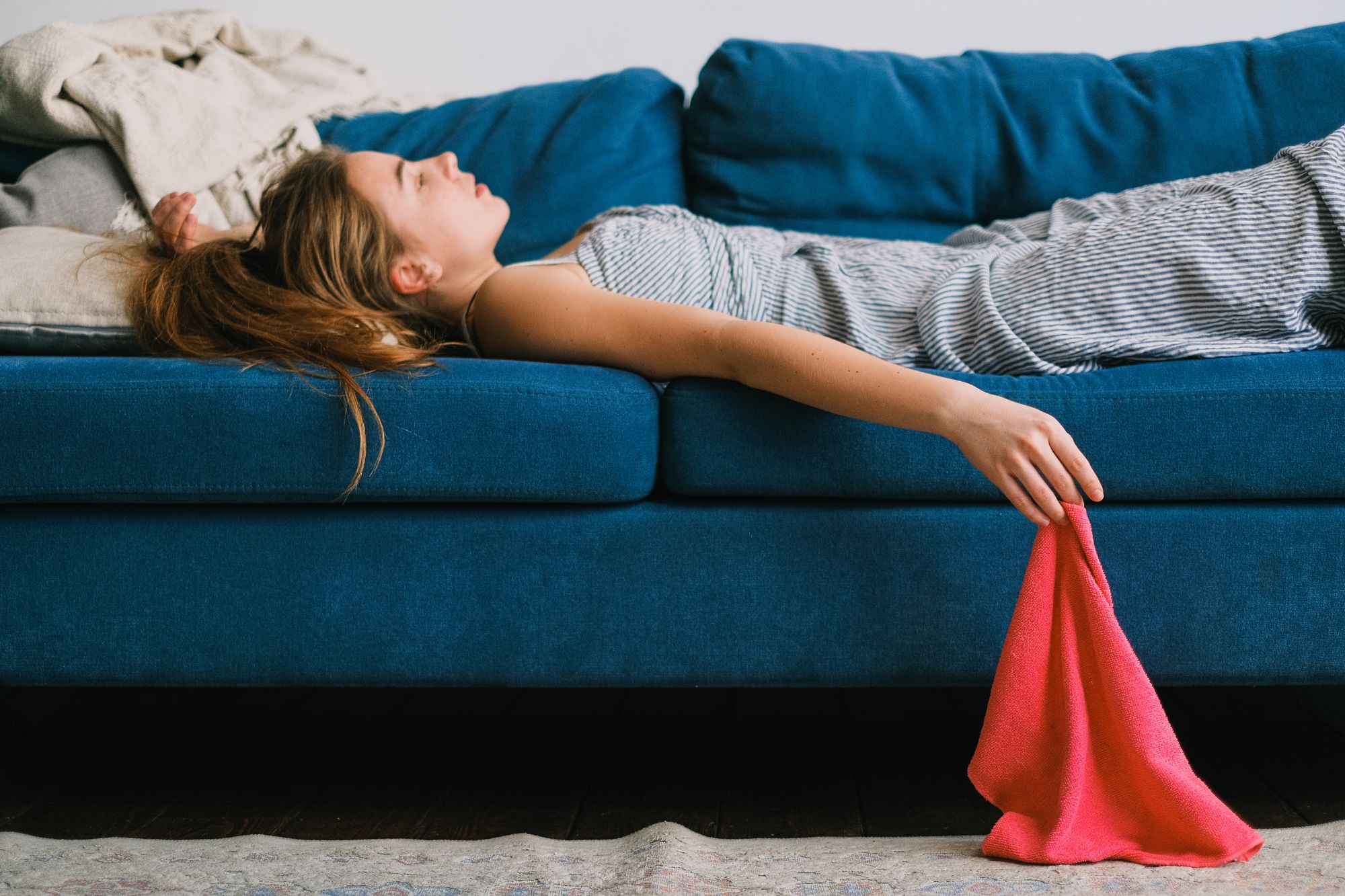 “Cara, io vado in ufficio, qui ci pensi tu?”, il secondo turno delle donne vale 231 ore di vita all’anno